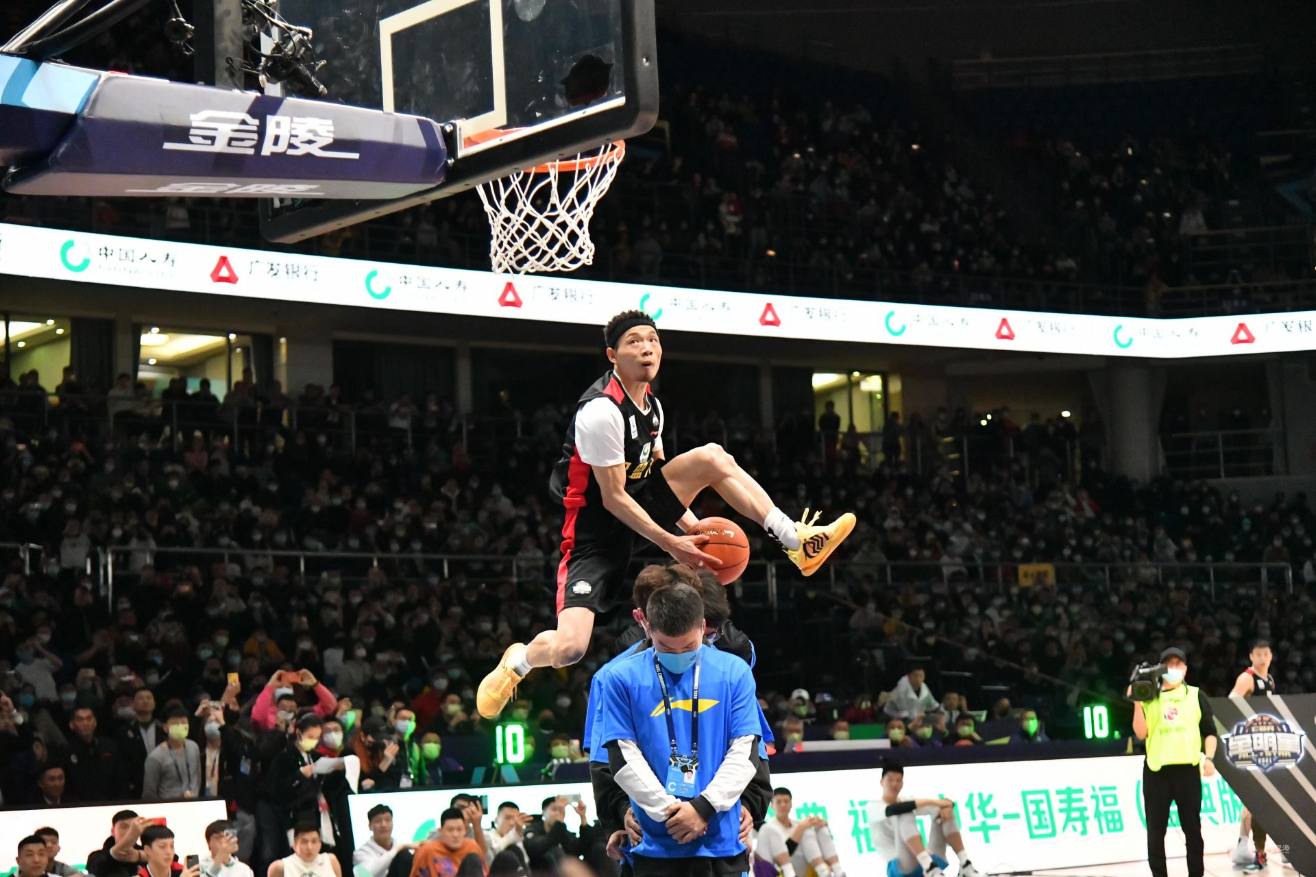 度靠外线牵 度靠外线牵